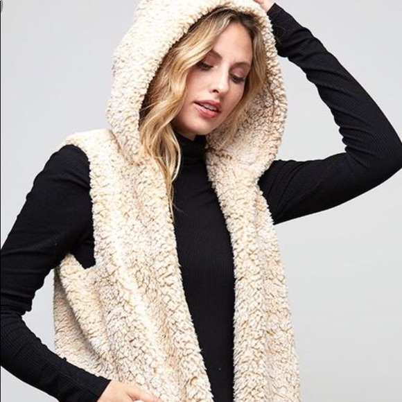 Last 1! 🌟Two-tone Beige Sherpa Vest - Picture 6 of 7